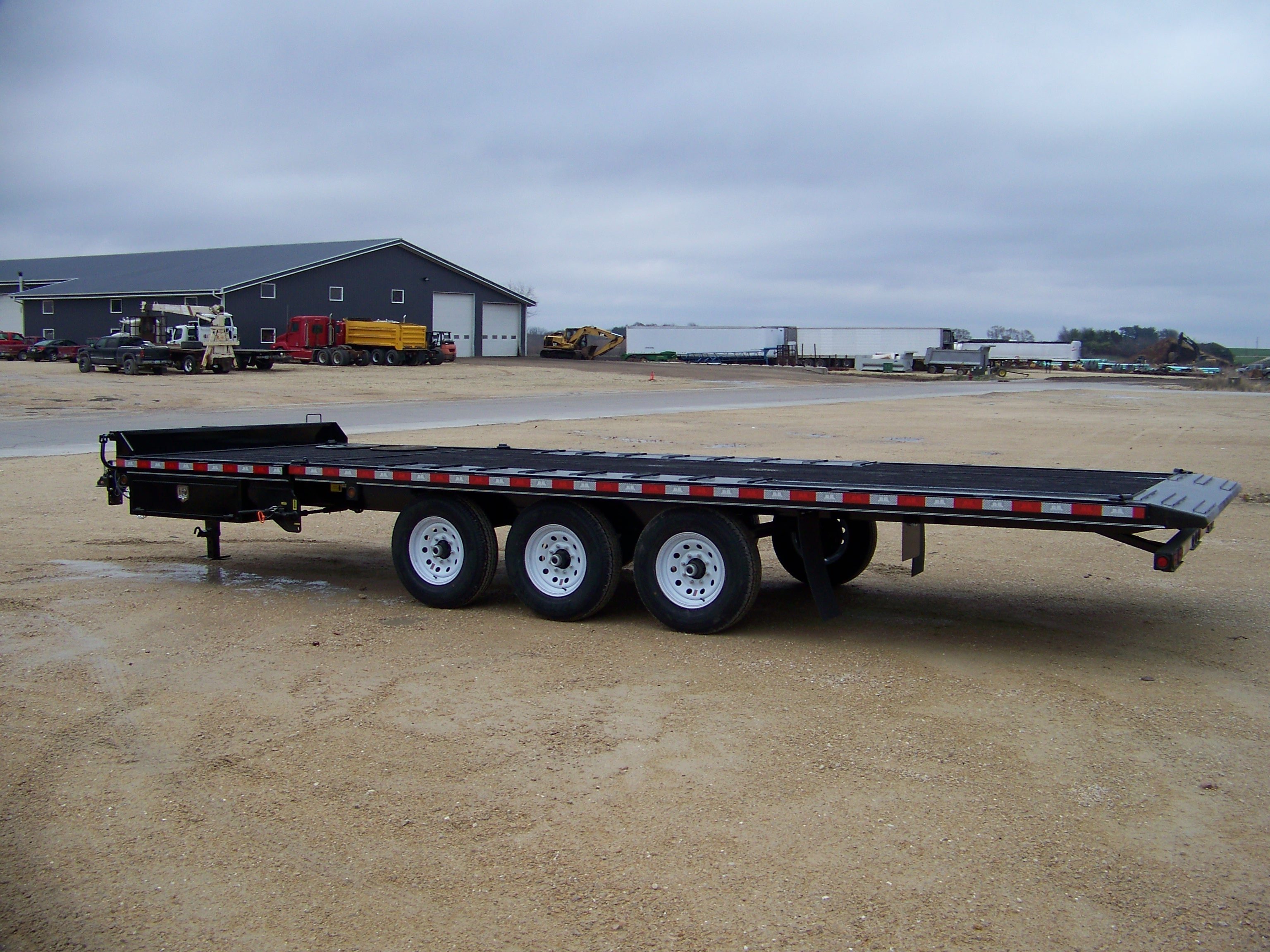 20 000 lb Flatbed Tilt Behnke Enterprises